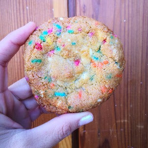 GALLETA SPRINKLES Y CHOCOLATE BLANCO